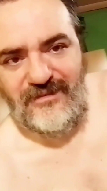 Ključni trenutak iz "Uspio sam se suzdržati više od 10 minuta, a onda sam morao svršiti. 💦 "