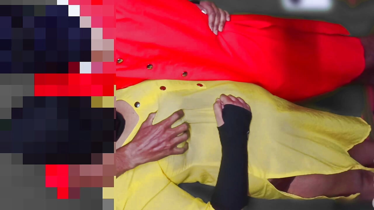 Desi hot bhabhi hardcore sex kiya bhabhi ke pati par gaye aur hum doho mein prem kar shuru shuru gaya maine uska boobs ke squeeze kar rakh bbms