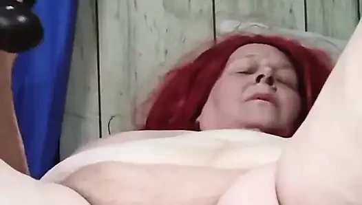 Memek cewek nakal rambut merah ini dientot habis-habisan sama pria tetangganya
