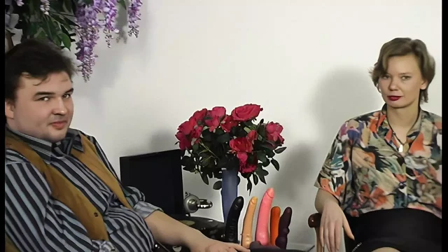 Brunette Milf mit kleinen titten bekommt beim casting die muschi ausgeschleckt