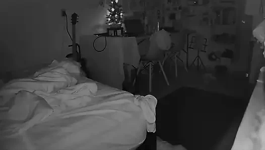 Nonton adik tiriku lagi mandi