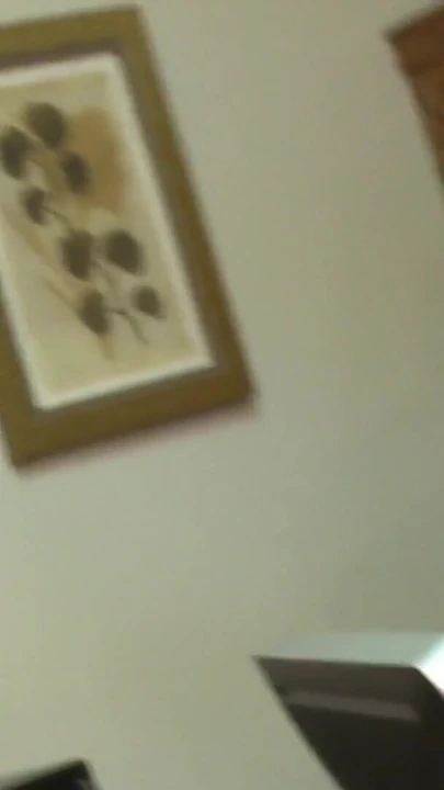 Must-see moment van "Nieuwsgierige slet kijkt naar deze lange pik en vraagt zich af"