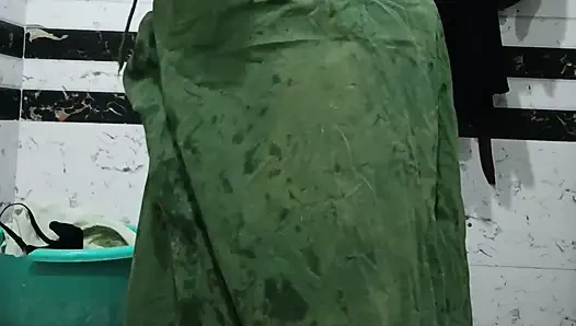Priya bhabi güzel vücut gösterisi