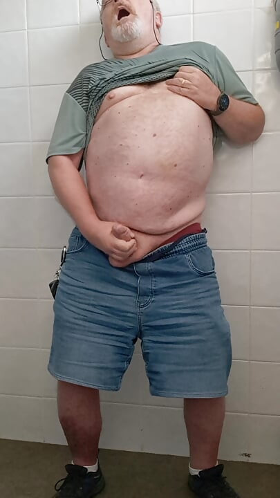 Small handjob in the toilet
