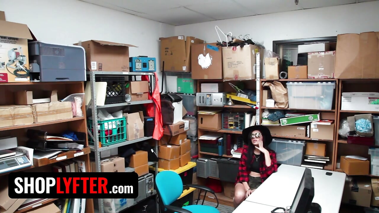 Shoplyfter - Foxy Troublemaker Audrey Royal Receives Huge Facial Cumshots From Two Security Guards