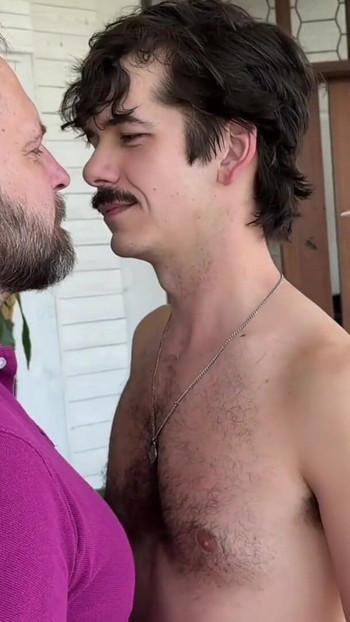 「Breeding ShowOffJonah with FurryBikerXXX in my garden room」の必見の瞬間
