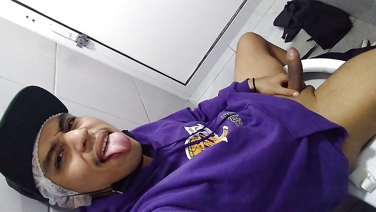 Mempunyai Masa Terbaik Di Tandas Awam