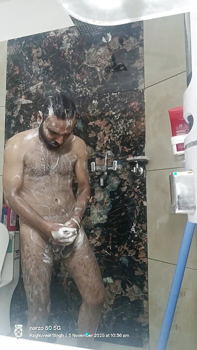 Polisi wale paman gand maarte hue