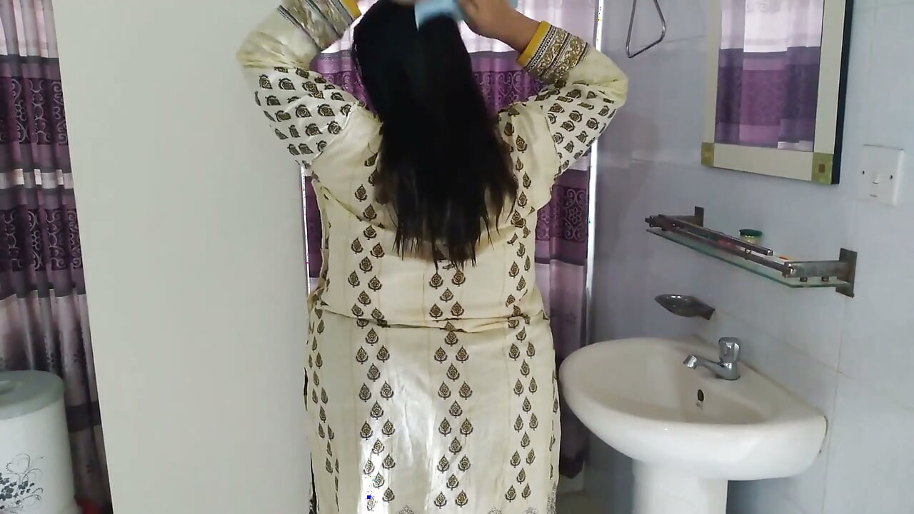 45 Year Old Neighbor Stepaunty Seduced Me by Seeing Her Big Ass While Combing Her Hair - Indian Desi Sex (bbw)