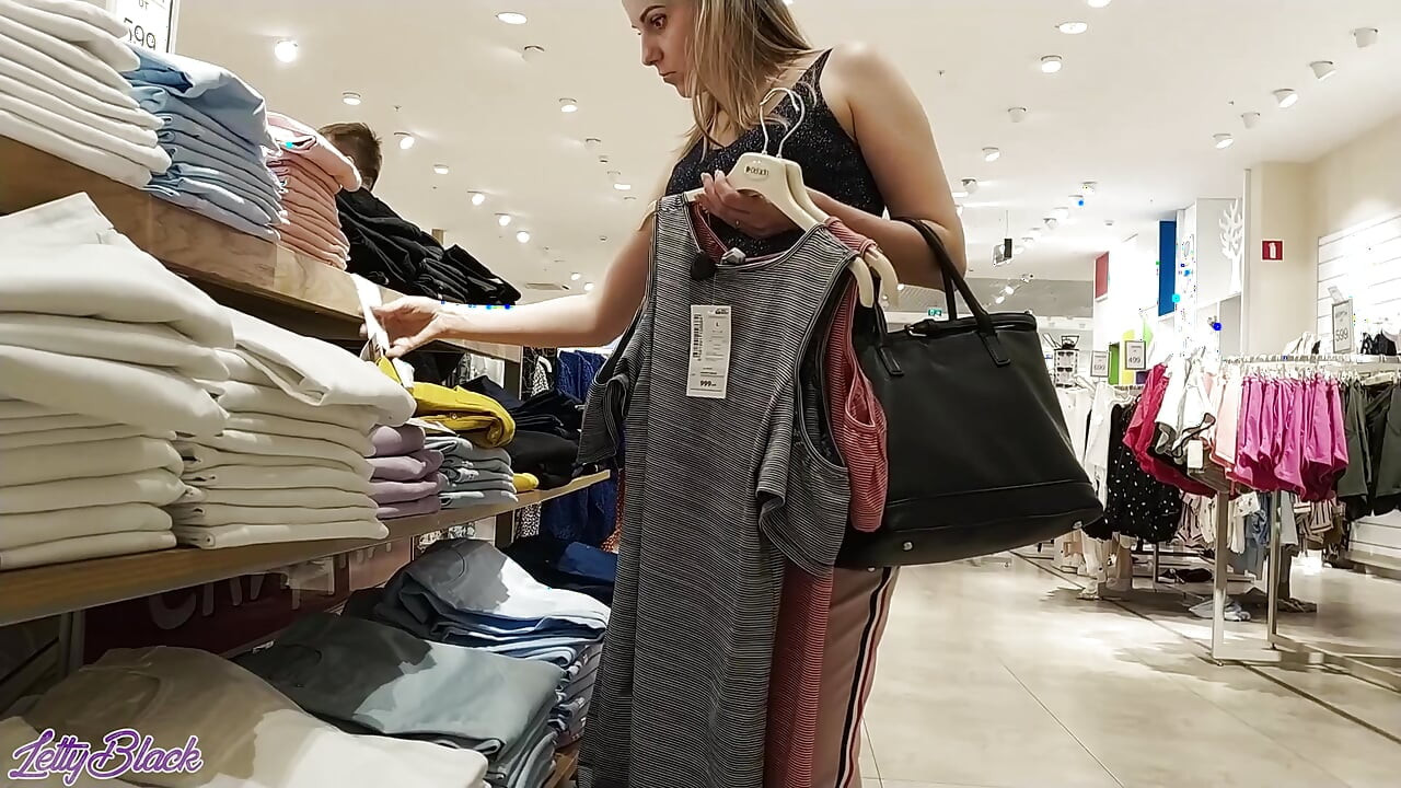 쇼핑몰에서 오럴 질싸 - 공공 장소에서 미녀와 섹스