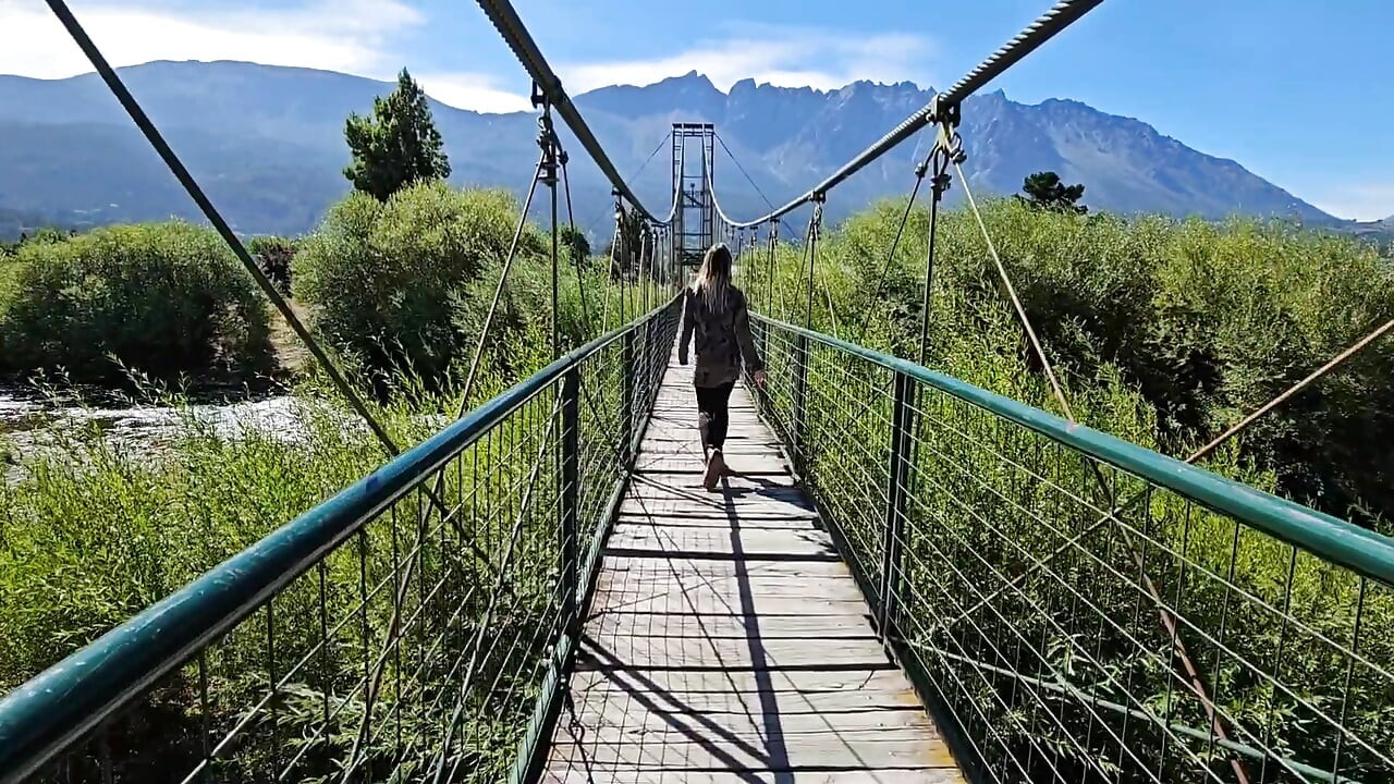 Tapaan matkan varrella vanhan ystävän ja kutsun hänet naimaan