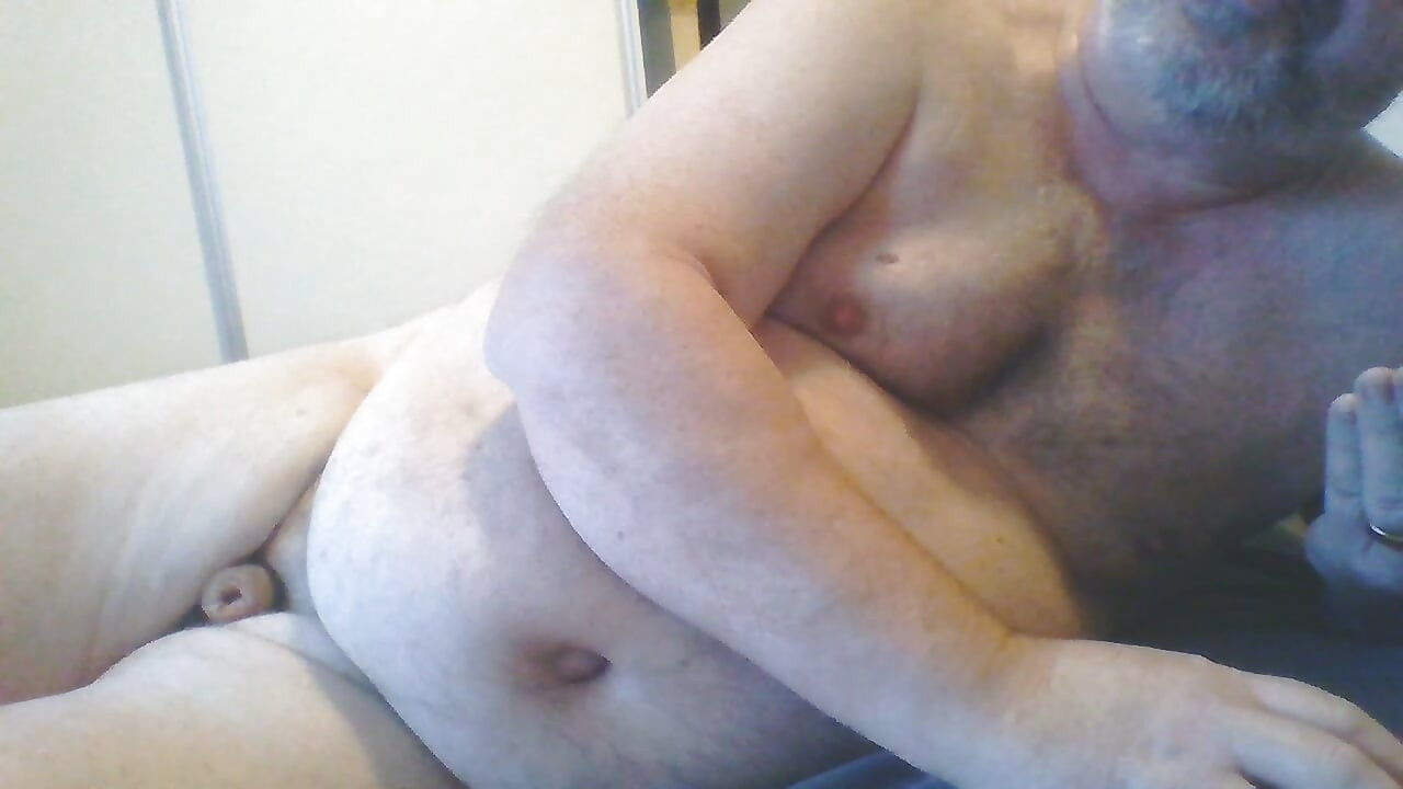 cumming in hand