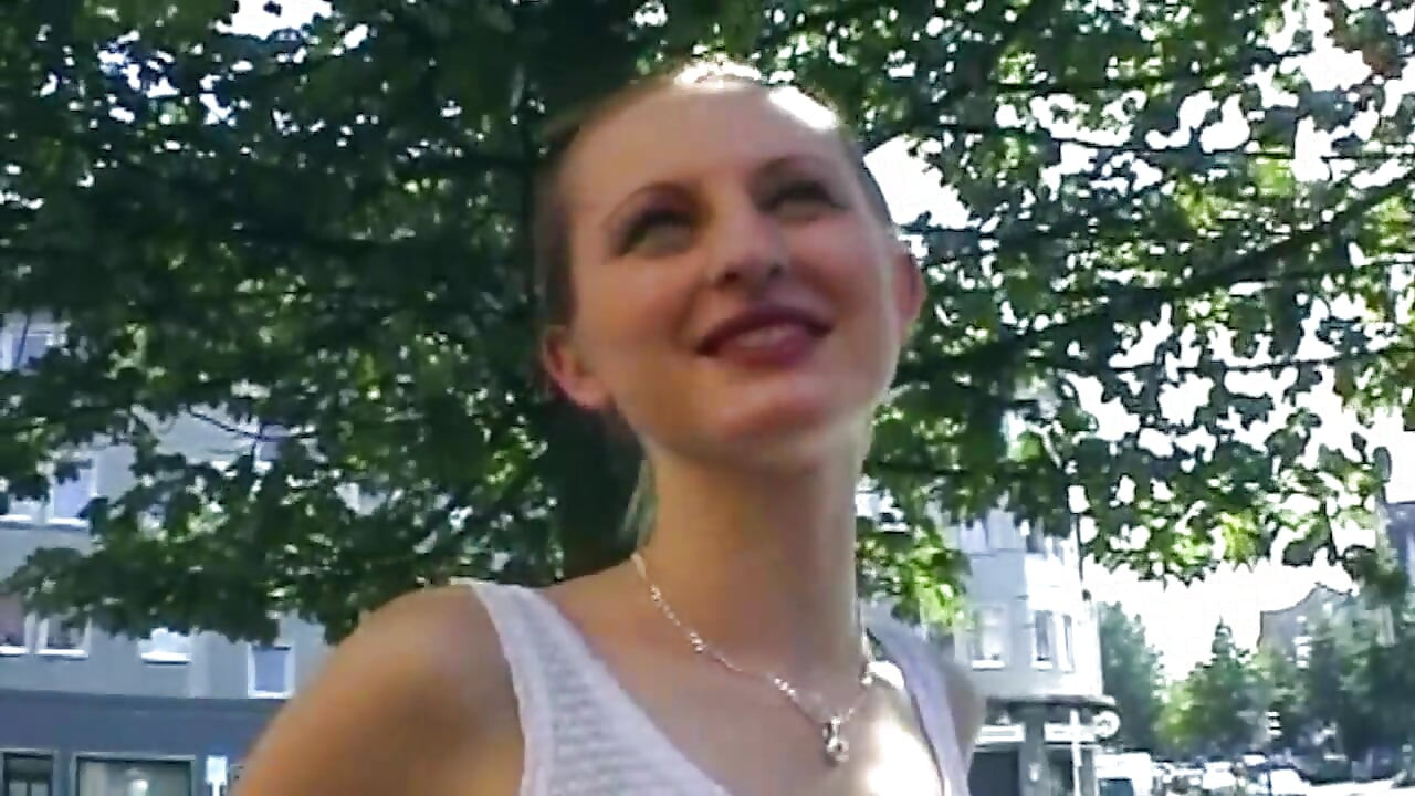 Publiczne obciąganie złośliwiec i niechlujna eksplozja palcówek