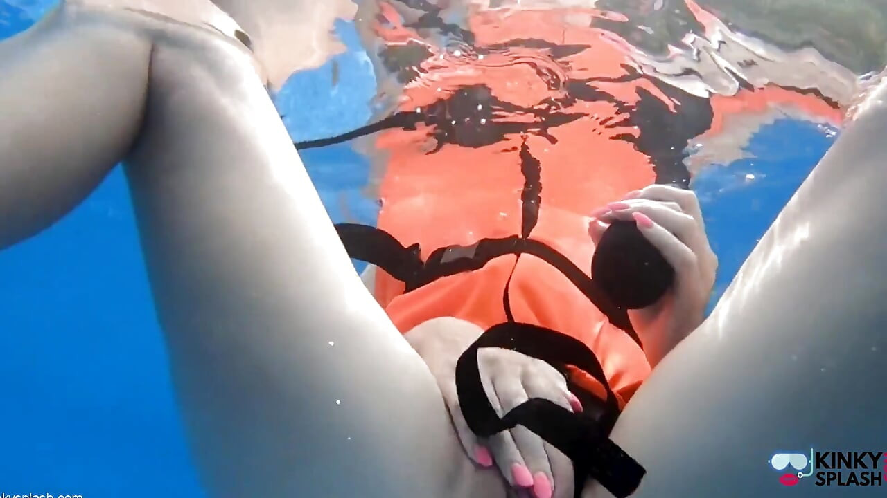 Life Jacket Vibe Play in the Pool