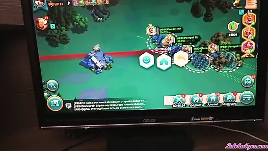 Teen distracted boyfriend from playing PC with a sensual blowjob
