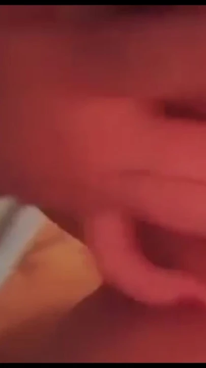 我的44f女同性恋水管工让我湿透了，所以我拍摄了我操我紧致阴户和玩弄我的大奶的视频 | 短片 1
