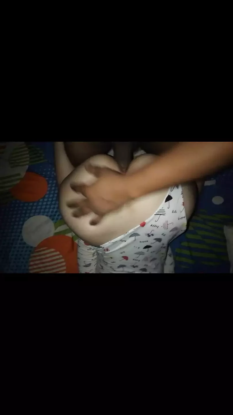 当我的继兄弟玩弄和操我的菊花时，我享受了很多