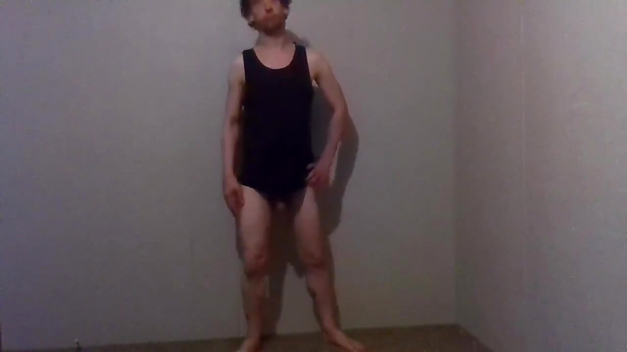 Trying Clothes; Oynuyor, giyiniyor ve soyunuyor - tank üstü bölüm 2