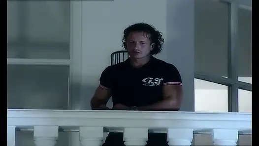 Как хорошо сломать твою задницу в бассейне