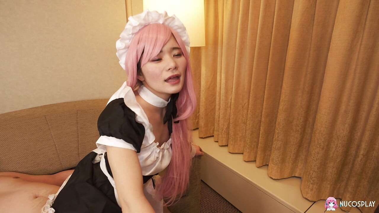 Tesuda empregada asiática Ringo Fujii é fodida com força em um quarto de hotel.