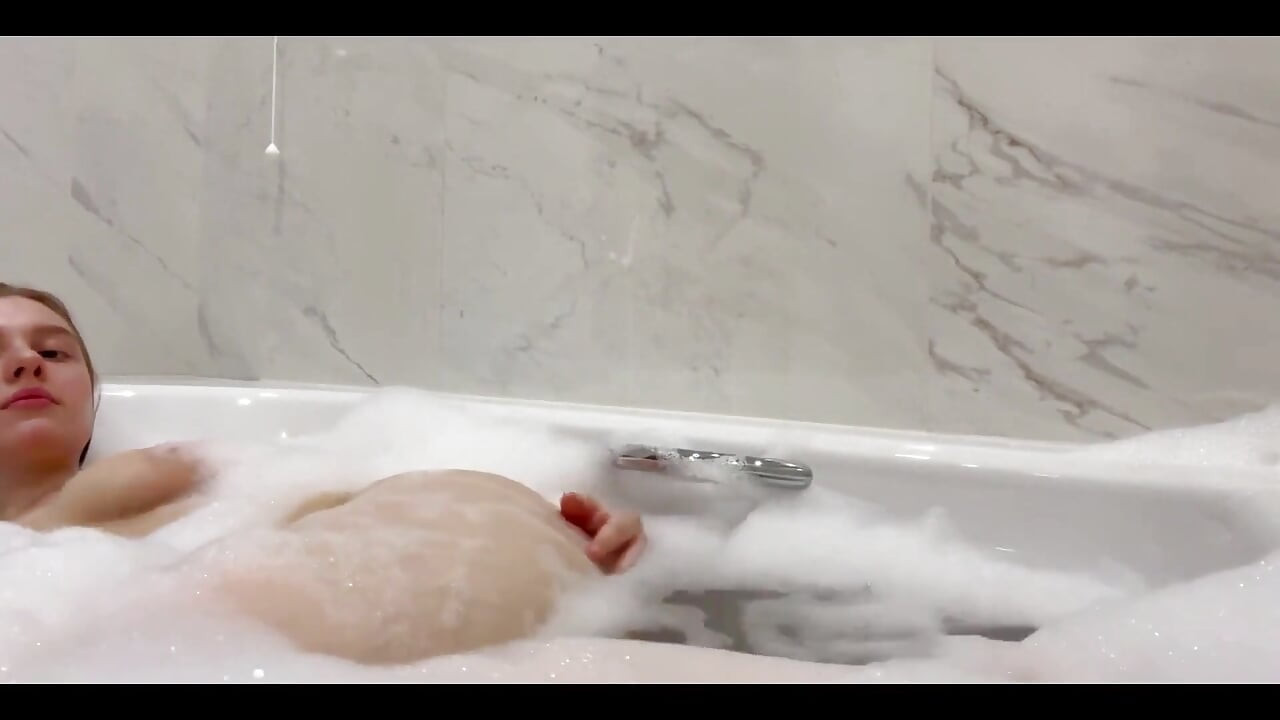 Squirting and Masturbating in a Bathroom with Lots of Bubble Bath