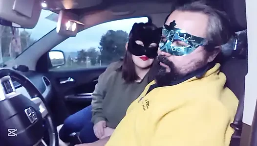 Menampar muka di dalam mobil