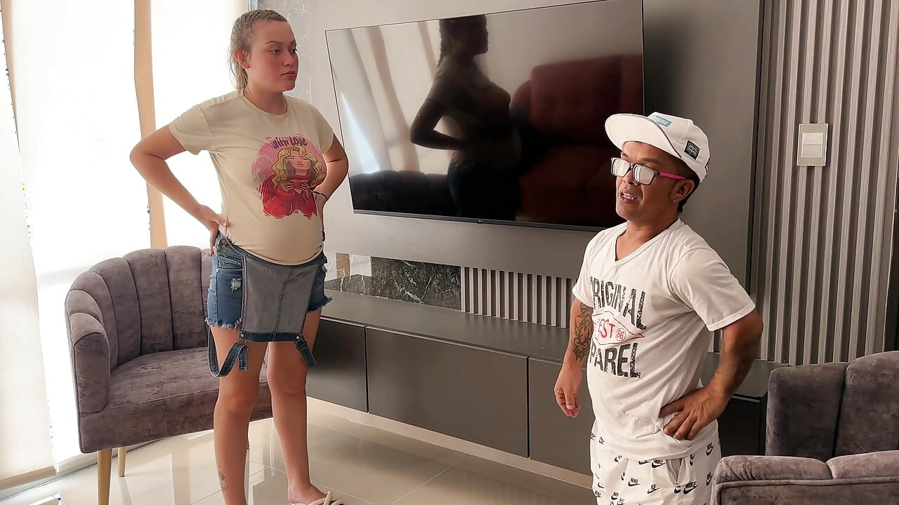 Ik doe alsof ik een aerobicsleraar ben als excuus om een vreemde te neuken en haar hele kut met melk te vullen