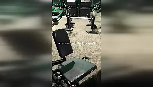 Üniversiteli sürtük amını parmaklarken canlı ig'e sert fışkırtıyor