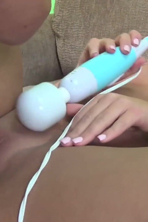 美女美女はほとんど叩かれるのが大好きです