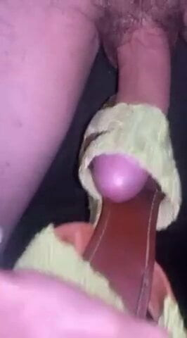 Cazzone sborra nelle scarpe