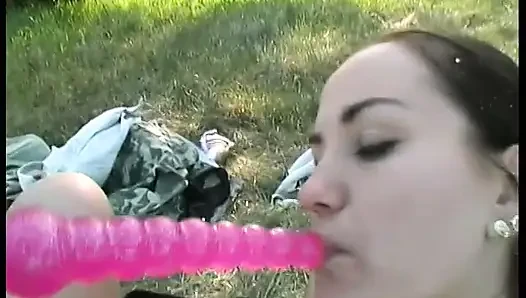 Dildo kızları birbirlerinin amını sikiyor