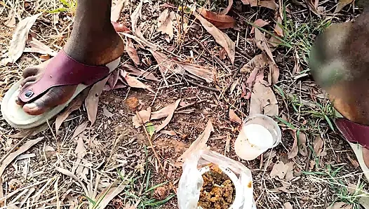 Ich wurde in den Park genommen und gefickt, meine ist sehr gut, es hat viel Spaß gemacht.