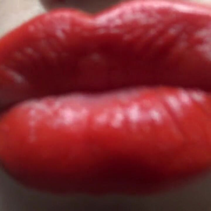 Kiss me baby! Red lipstick and big sexy lips fetish