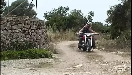 biker girl gets her pussy creamed in the wild