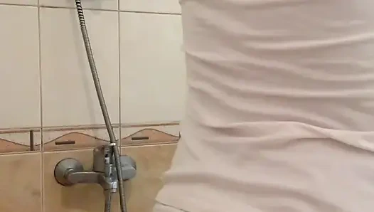 Mandi berujung happy ending