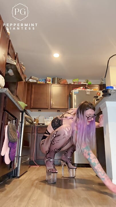 7'3 Peppermint Giantess Makes Stuffed Shells with a Very Naughty Tiny Helper Tied to My Heel