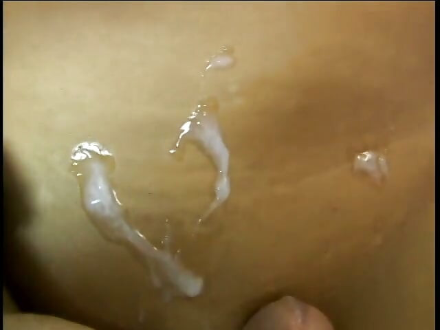 자지를 타고 사정하는 겸둥이 갈색 머리