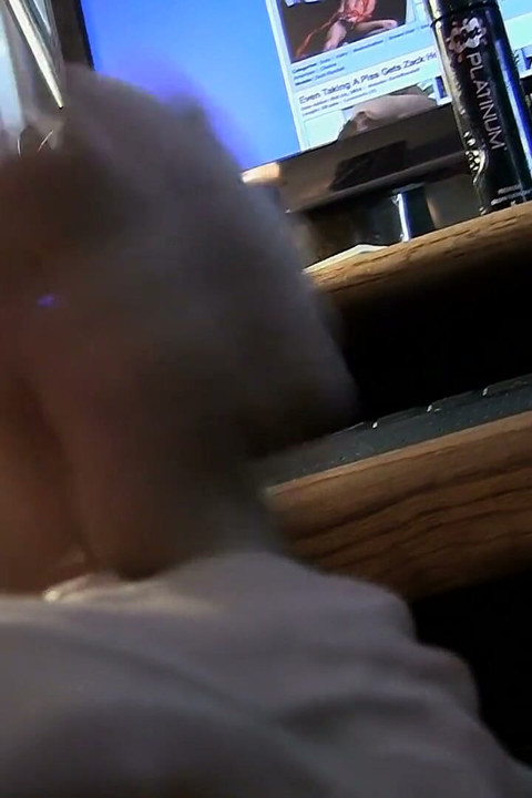 Kuinka kauas hän voi suihkuttaa sitä spermaa