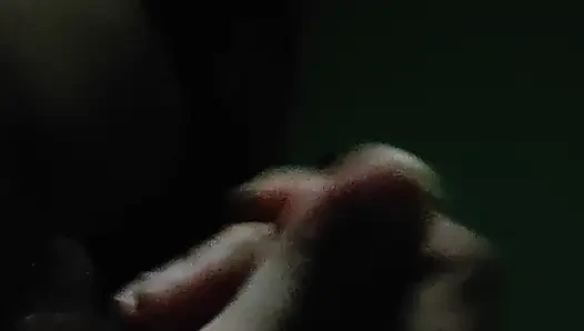 Evde tek başına büyük sert yarak sıvazlıyor