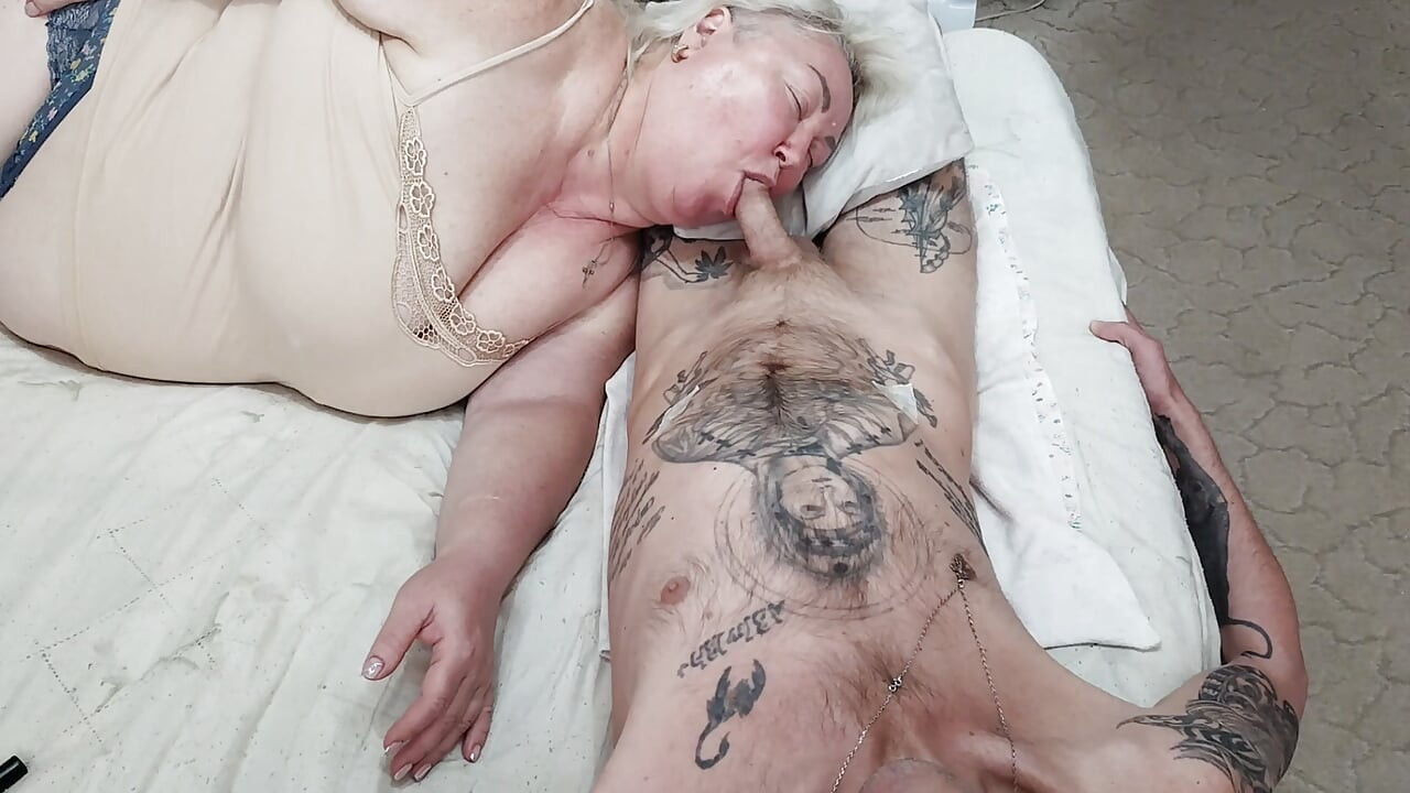 girlfriend sucks my dick until I cum in her mouth