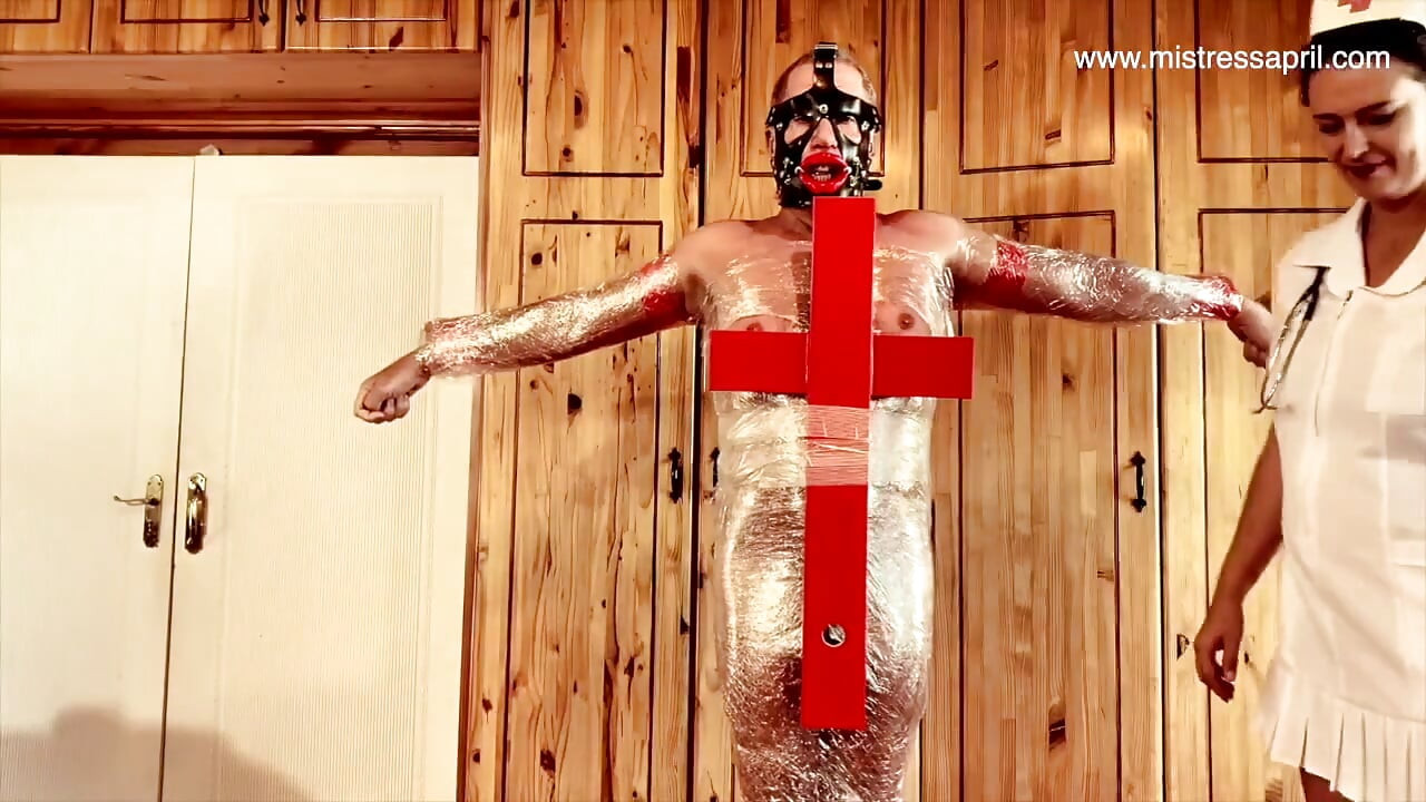 Dominatrix April em sacrifício escravo