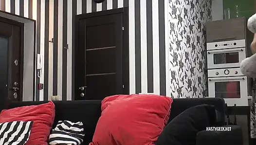 Alice si gadis remaja sange ngentot strap-on sampai muncrat banyak banget