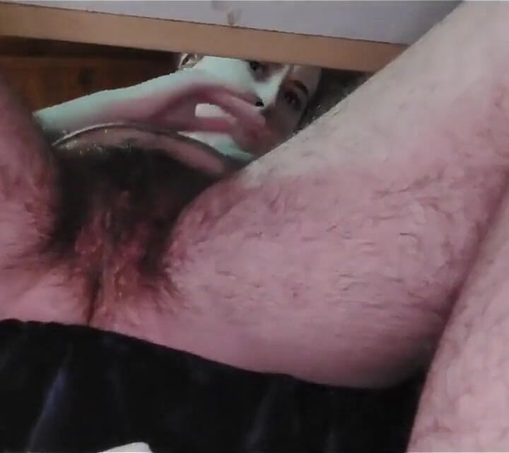 테이블 아래에서 자위