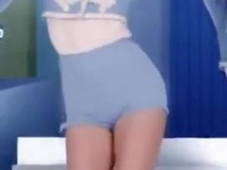 Vamos todos adorar Mina e suas pernas sexy e bonita