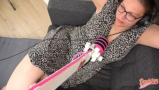 Video reaksi ngomong jorok sama asmr -memek basahku dan crot di dalam sesuai perintahku