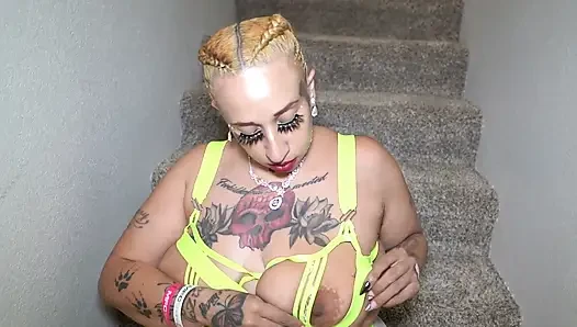 Ağır Çekim Bouncy Sütlü Memeli Twerk Azdırıyor