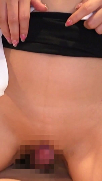 第 2 部分：工作中參差不齊...那個在工作廁所偷偷舔雞巴的變態女人，是一家汽車經銷店的接待員。櫻花 | 短片 2