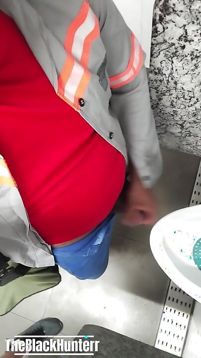 I Sucked My Colleague in the Bathroom of the Firm