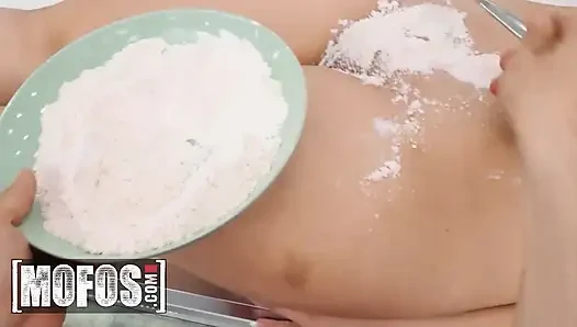Mofos - sofia lee yang menawan minta chef jordi untuk mendapatkan pelajaran langsung dari chef jordi