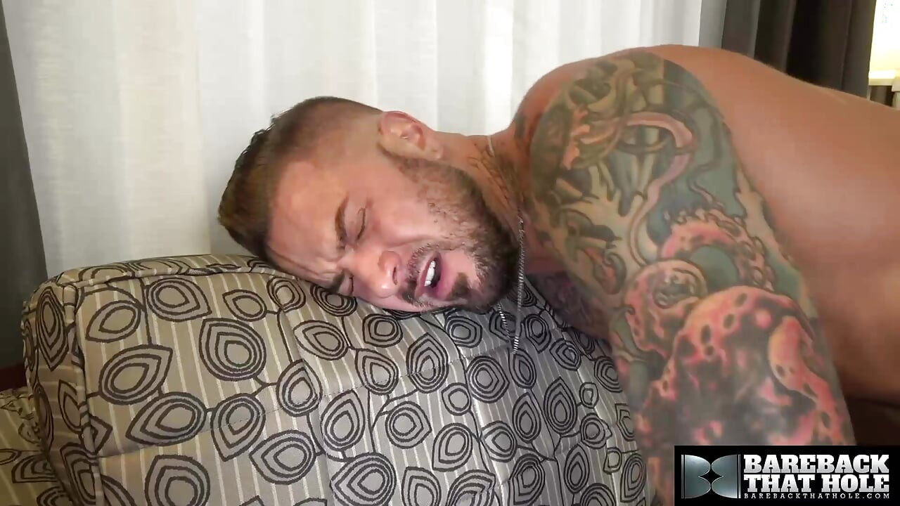 BEZ SEDLATHATHOLE nadržená Nate Stetson vklouzne surového ptáka do zadku Dolf Dietrich